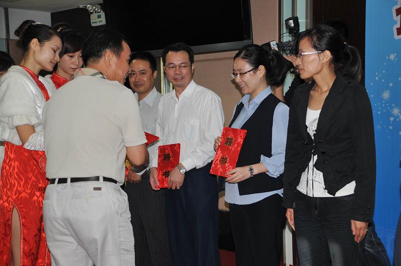 熱烈慶賀我司兩位顧問專家入選順德政府質(zhì)量獎評審專家?guī)觳@得聘用證書
